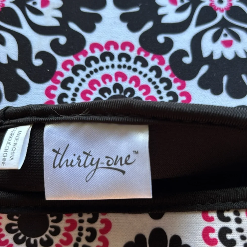 Thirty-One iPad mini/tablet sleeve Black and Pink Pattern 🎁